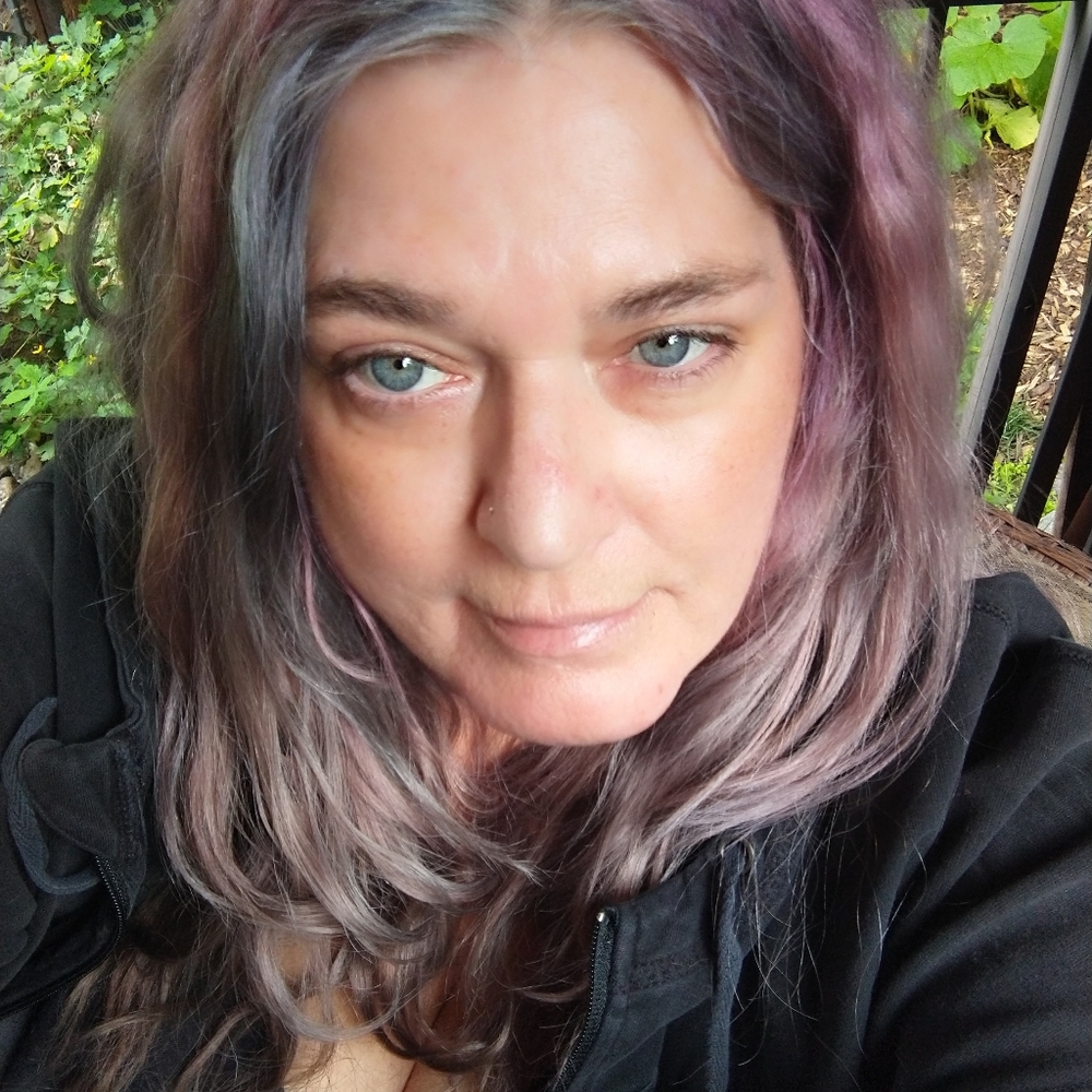 Hi I'm Angie✨Gold Star✨ Ambassador & Ass😎ciate